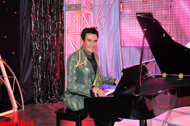 Перенесший операцию на сердце Надир Гафарзаде вновь на сцене (фотосессия)