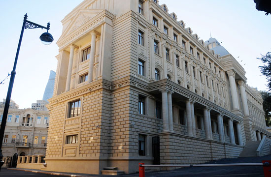 Президент Ильхам Алиев: За счет развития современного учебного процесса уровень образования в Азербайджане еще больше поднимется (ФОТО)