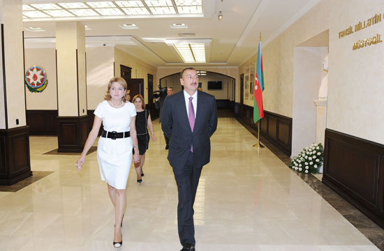 Президент Ильхам Алиев: За счет развития современного учебного процесса уровень образования в Азербайджане еще больше поднимется (ФОТО)