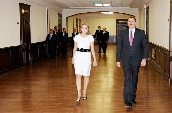 Президент Ильхам Алиев: За счет развития современного учебного процесса уровень образования в Азербайджане еще больше поднимется (ФОТО)