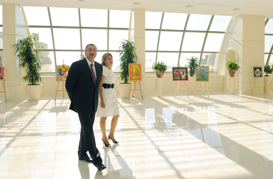 Президент Ильхам Алиев: За счет развития современного учебного процесса уровень образования в Азербайджане еще больше поднимется (ФОТО)