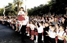 Президент Ильхам Алиев: За счет развития современного учебного процесса уровень образования в Азербайджане еще больше поднимется (ФОТО)