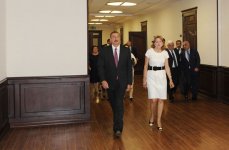 Президент Ильхам Алиев: За счет развития современного учебного процесса уровень образования в Азербайджане еще больше поднимется (ФОТО)