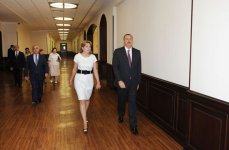 Президент Ильхам Алиев: За счет развития современного учебного процесса уровень образования в Азербайджане еще больше поднимется (ФОТО)