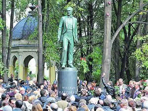 Фотосет с церемонии открытия памятника Муслиму Магомаеву