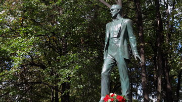 Фотосет с церемонии открытия памятника Муслиму Магомаеву