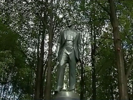 Фотосет с церемонии открытия памятника Муслиму Магомаеву