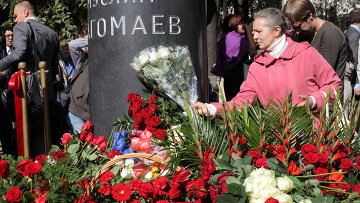 Фотосет с церемонии открытия памятника Муслиму Магомаеву