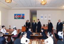 Президент Азербайджана ознакомился в Губе с ходом реконструкции парка им.Низами и открыл шахматную школу (ФОТО)