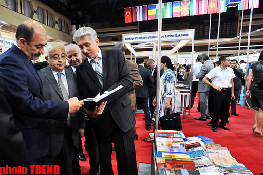 В Баку открылась Международная книжная выставка-ярмарка (фотоссесия)