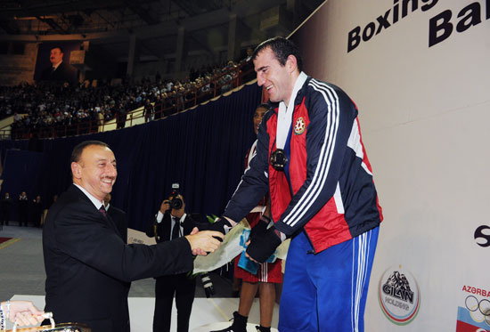 Президент Азербайджана и его супруга наблюдали за поединками финального этапа чемпионата мира по боксу (ФОТО)