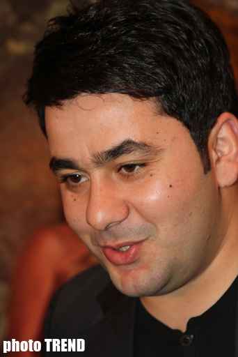 Число врагов певца Самира Пириева растет (фото)