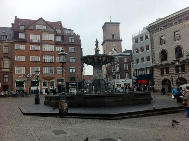 Мансум Ибрагимов и группа  "Карабах" покорили родину Гамлета - датский журналист поцеловал флаг Азербайджана (фото)