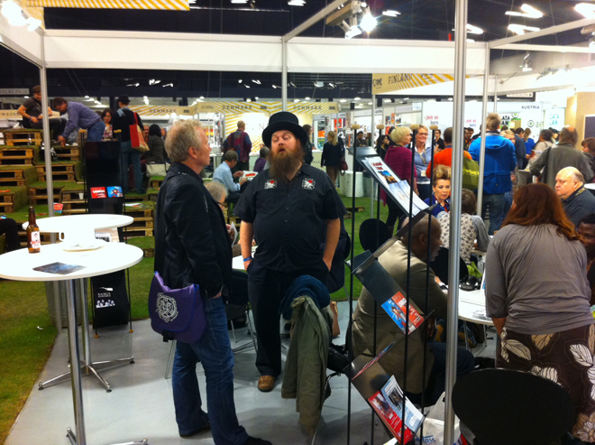 Мансум Ибрагимов и группа  "Карабах" покорили родину Гамлета - датский журналист поцеловал флаг Азербайджана (фото)