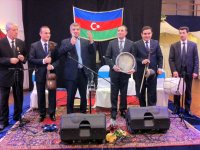 Мансум Ибрагимов и группа  "Карабах" покорили родину Гамлета - датский журналист поцеловал флаг Азербайджана (фото)