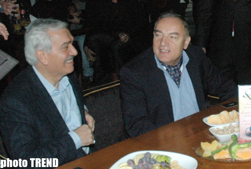 Холодная ночь в Баку - королева Лятафят Алекперова, горячая Ханде Йенер, экстаз молодежи (фотосессия)