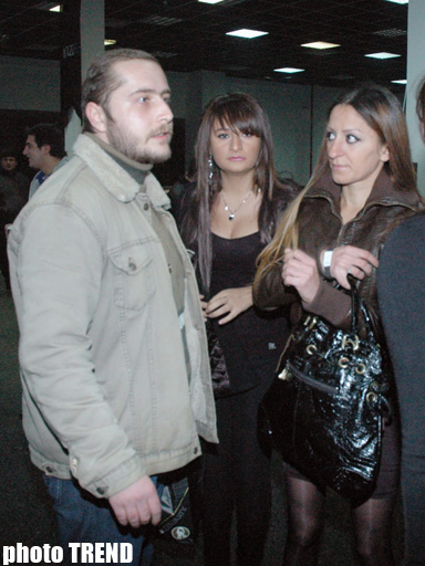 Холодная ночь в Баку - королева Лятафят Алекперова, горячая Ханде Йенер, экстаз молодежи (фотосессия)