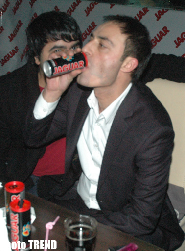 Холодная ночь в Баку - королева Лятафят Алекперова, горячая Ханде Йенер, экстаз молодежи (фотосессия)