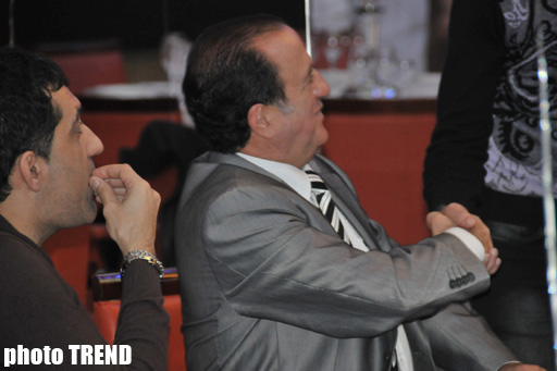 Самед Самедов стал брюнетом (фотосессия)