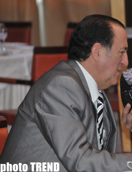 Самед Самедов стал брюнетом (фотосессия)