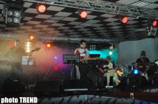 Холодная ночь в Баку - королева Лятафят Алекперова, горячая Ханде Йенер, экстаз молодежи (фотосессия)