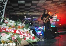 Холодная ночь в Баку - королева Лятафят Алекперова, горячая Ханде Йенер, экстаз молодежи (фотосессия)