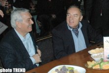 Холодная ночь в Баку - королева Лятафят Алекперова, горячая Ханде Йенер, экстаз молодежи (фотосессия)