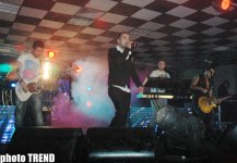 Холодная ночь в Баку - королева Лятафят Алекперова, горячая Ханде Йенер, экстаз молодежи (фотосессия)