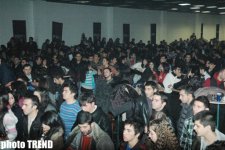 Холодная ночь в Баку - королева Лятафят Алекперова, горячая Ханде Йенер, экстаз молодежи (фотосессия)