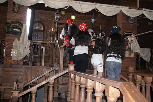 Азербайджанские бабочки и Джек Воробей сняли клип для турецкого телеканала (фотосессия)