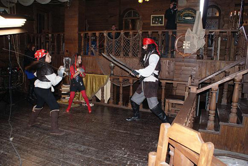 Азербайджанские бабочки и Джек Воробей сняли клип для турецкого телеканала (фотосессия)