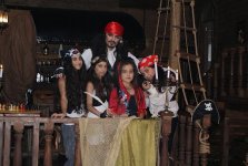 Азербайджанские бабочки и Джек Воробей сняли клип для турецкого телеканала (фотосессия)