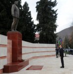 Ильхам Алиев посетил памятник общенациональному лидеру Гейдару Алиеву в Гахе (ФОТО)
