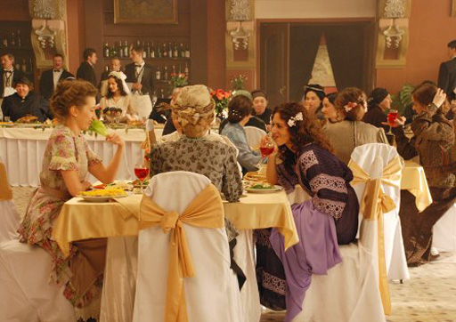 Жанна д’Арк из Азербайджана, или Звезды Голливуда и России в жизни Сабины Ахмедовой (фотосессия)