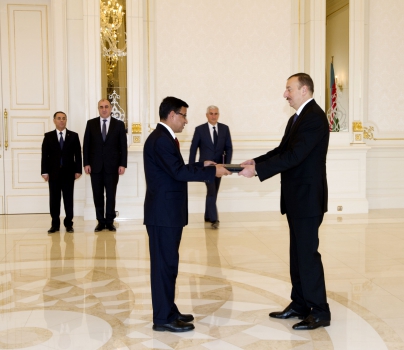 Президент Азербайджана принял верительные грамоты послов семи стран (ФОТО)