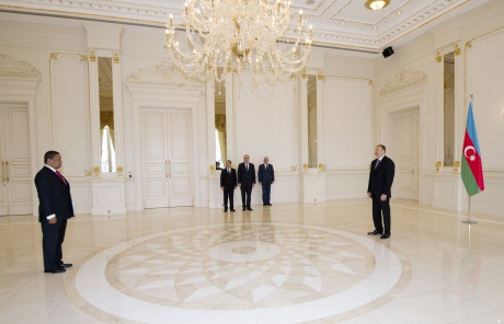 Президент Азербайджана принял верительные грамоты послов семи стран (ФОТО)