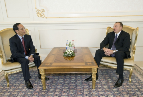 Президент Азербайджана принял верительные грамоты послов семи стран (ФОТО)