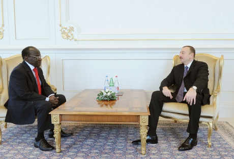 Президент Азербайджана принял верительные грамоты послов семи стран (ФОТО)