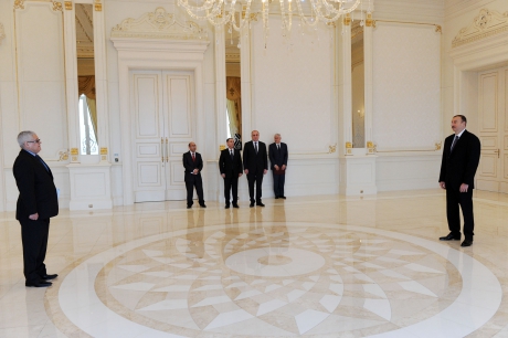 Президент Азербайджана принял верительные грамоты послов семи стран (ФОТО)