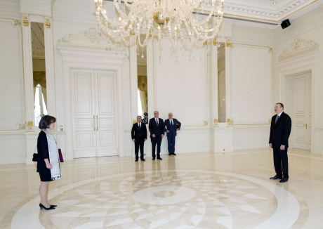 Президент Азербайджана принял верительные грамоты послов семи стран (ФОТО)