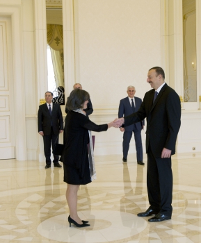 Президент Азербайджана принял верительные грамоты послов семи стран (ФОТО)