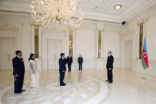 Президент Азербайджана принял верительные грамоты послов семи стран (ФОТО)