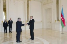 Президент Азербайджана принял верительные грамоты послов семи стран (ФОТО)