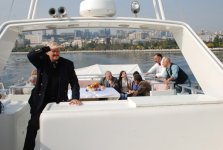 Лев Дуров, Гамида Омарова, Мабуд Магеррамов…- веселая прогулка на катере по Каспию (фотосесссия)