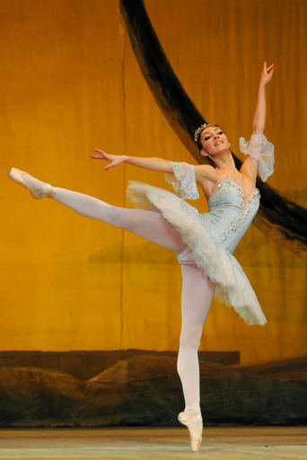 У Чинары Ализаде редкая пластика, прыжки, темперамент - Надежда Малыгина (фотосессия)