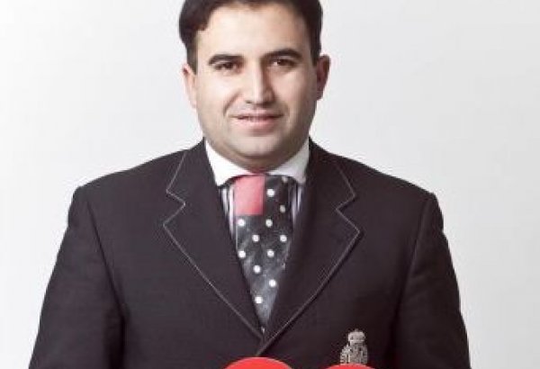 Телеведущий Нуран Гусейнов продолжил лечение в Австрии