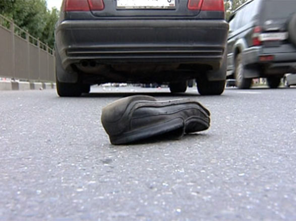 В Баку водитель автомобиля сбил двух пешеходов