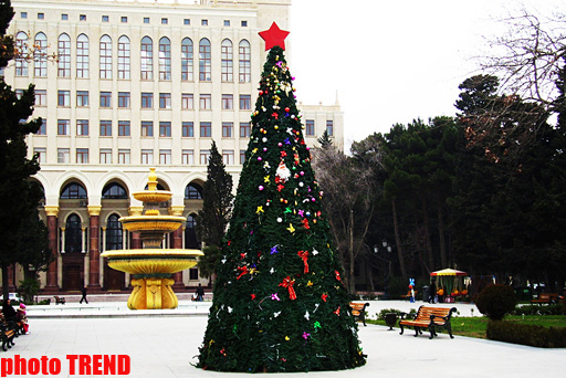 Новогодние улицы Баку - как встретить год Дракона, гороскоп (фотосессия)