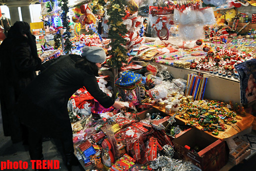 Новогодние улицы Баку - как встретить год Дракона, гороскоп (фотосессия)