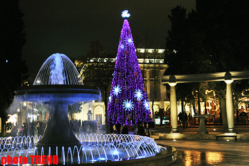 Новогодние улицы Баку - как встретить год Дракона, гороскоп (фотосессия)